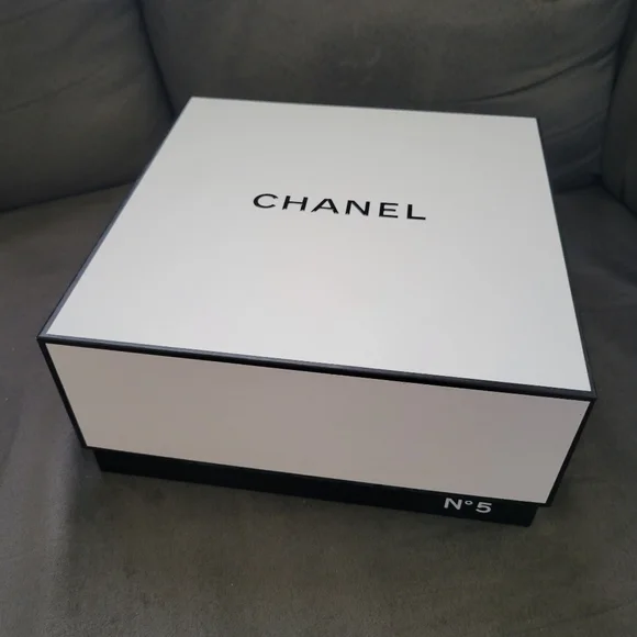 Chanel No 5 EDP 3.4oz Spray & Bath Soap Signature Box Gift Set NEW - Picture 7 of 8